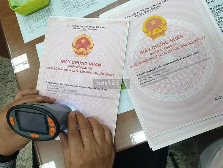 Nộp phí chứng nhận quyền sở hữu khi mua chung cư