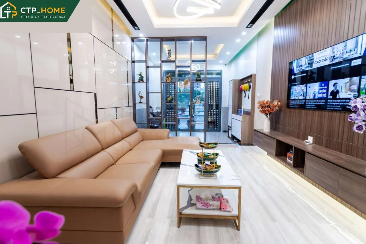 Khu vực bếp được thi công nội thất hiện đại với tủ bếp tích hợp