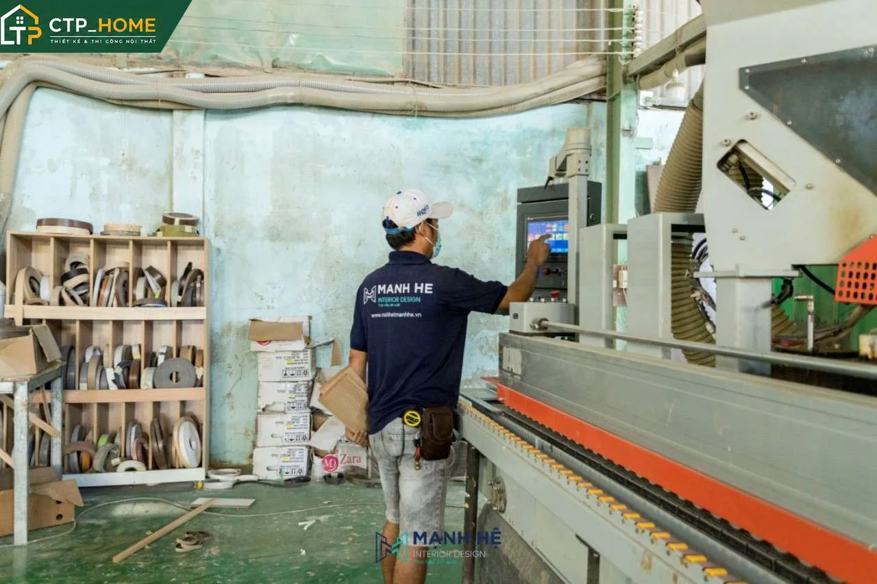 Vật liệu thi công nội thất chung cư cao cấp: gỗ MDF An Cường, gỗ óc chó nhập khẩu, laminate chống trầy, kính cường lực và phụ kiện Hettich – Blum